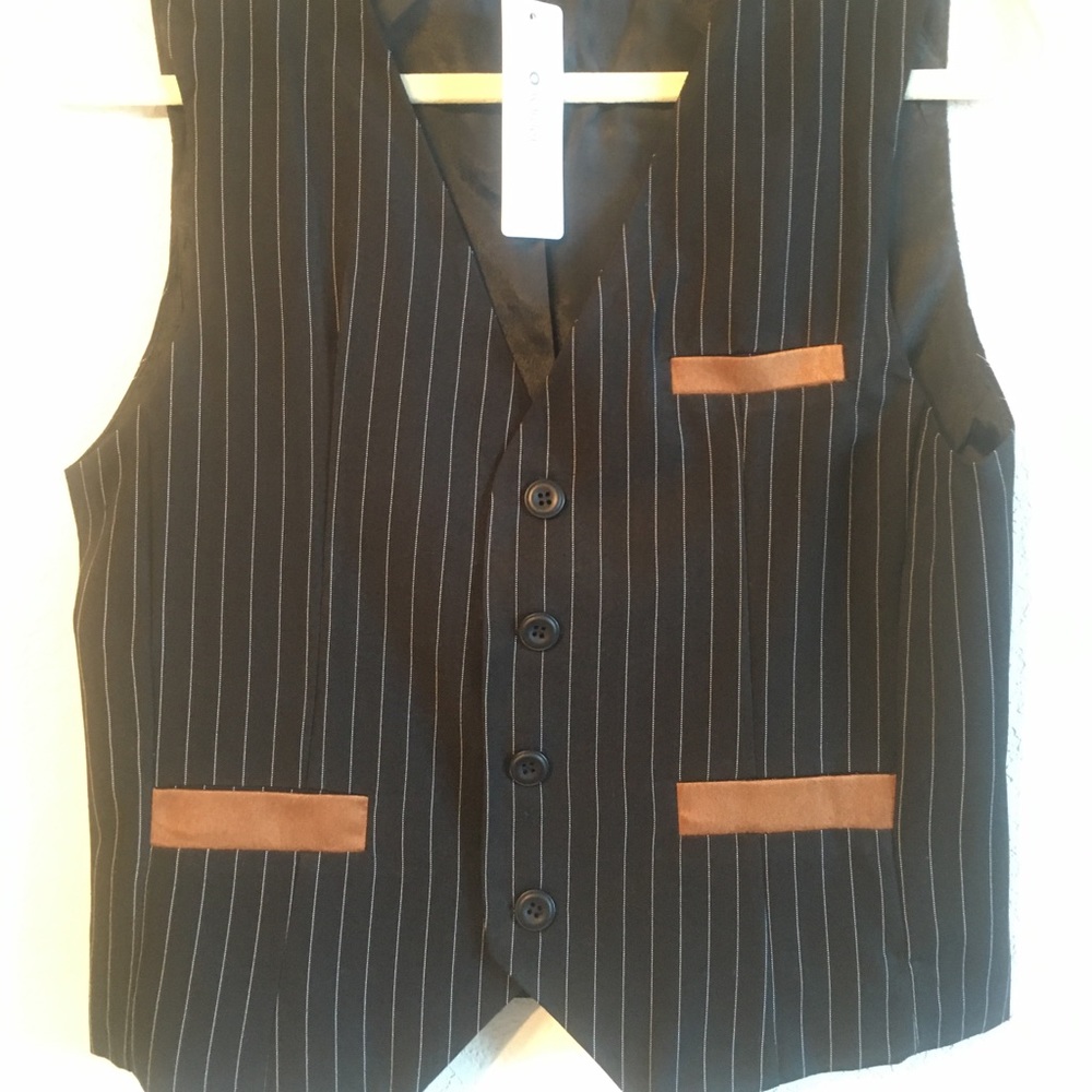 New men’s Small vest